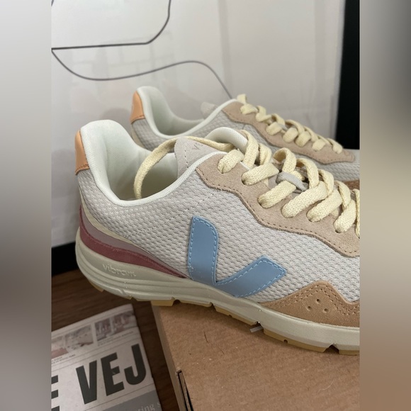 NIB Veja x ba&sh Size 38 (US 7) - Picture 4 of 8